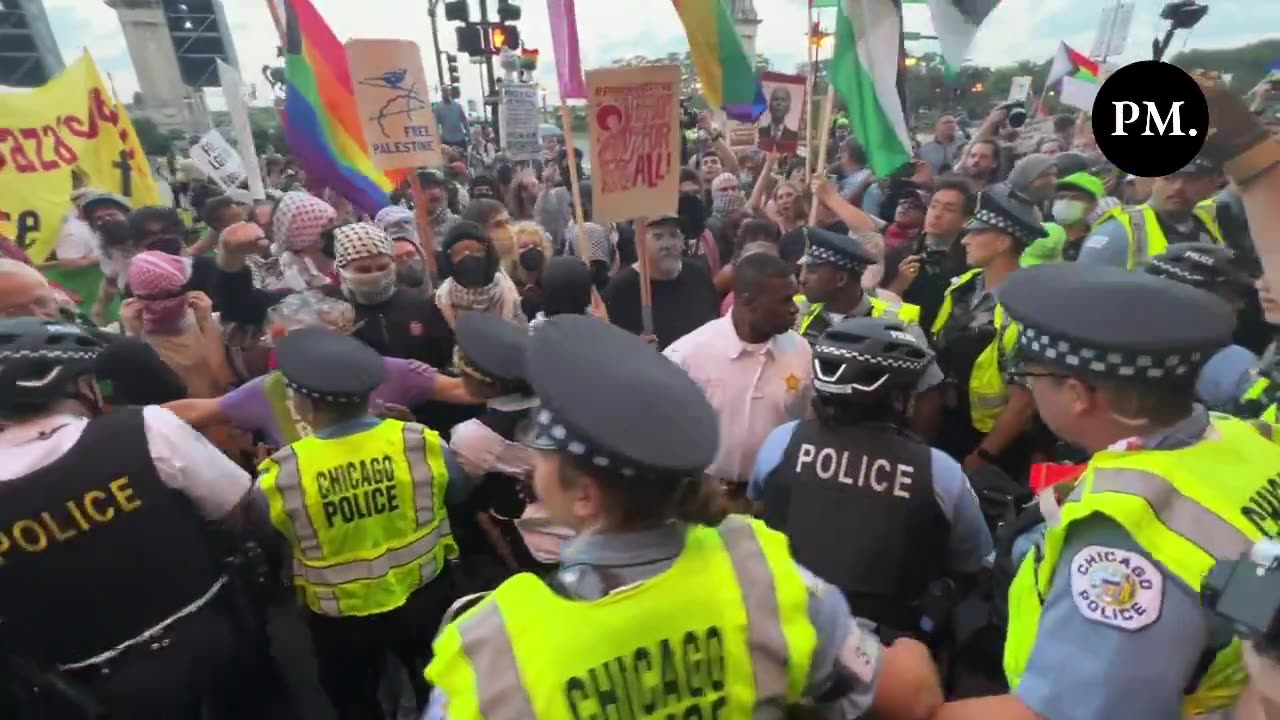 Chicago: Protesters chant "Piggy, piggy, go back home, or we'll bring the war home" at cops