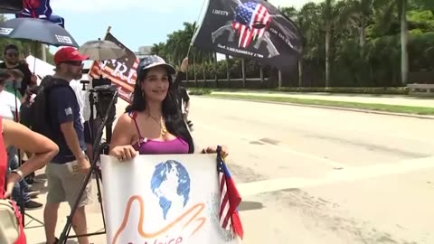 Meanwhile outside at Mar a Lago