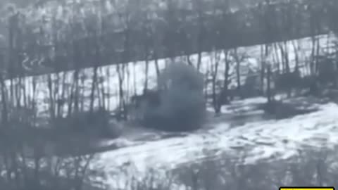 Ukrainian FPV drone hits a Russian Tank