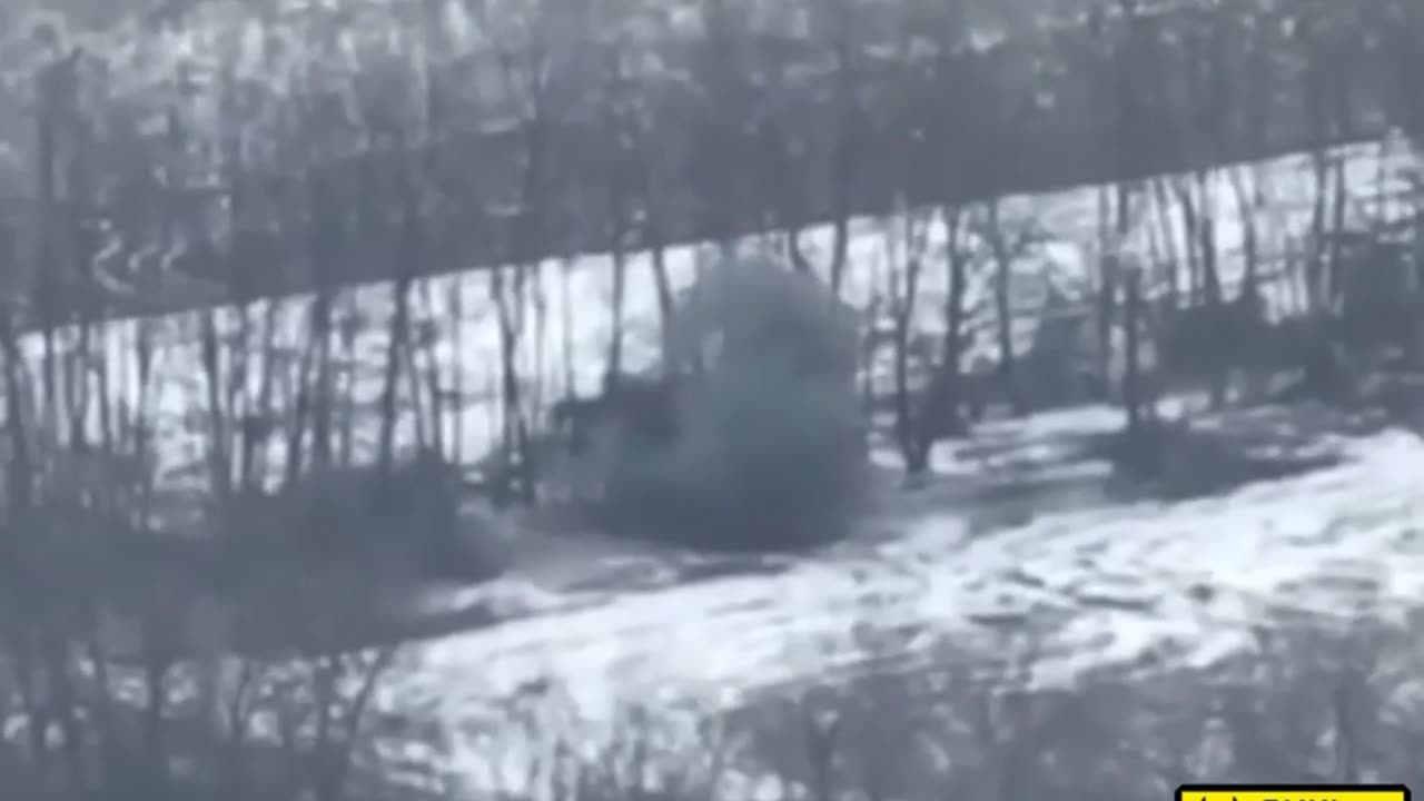 Ukrainian FPV drone hits a Russian Tank