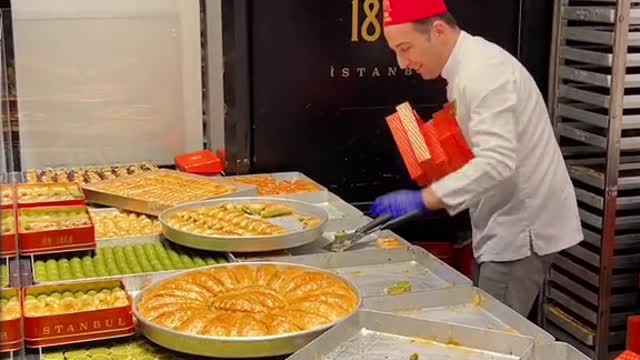 Trying food in Istanbul pt.6. Baklava is one of the best Turkish desserts you can try 😋
