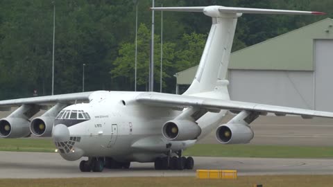 ILYUSHIN IL76 NOSE DOWN Approach with LANDING - 20 Minutes IL76 Only (4K)