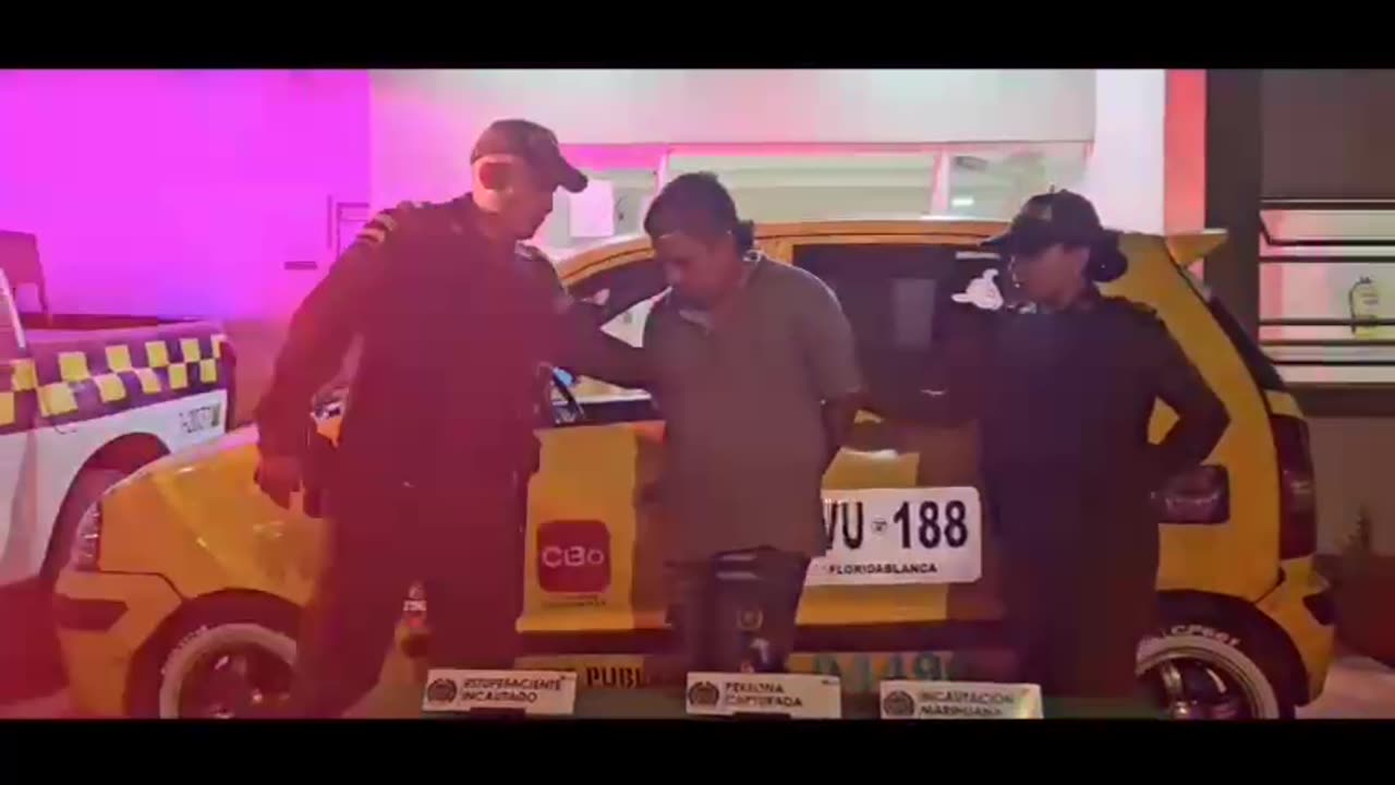 En Video: Sorprenden a taxista en Bucaramanga vendiendo drogas en su vehículo