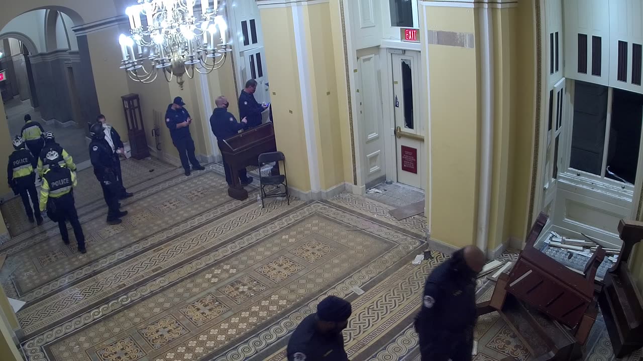 0102USCS01SenateWingDoornearS139_2021-01-06_19h53min25s627ms.mp4