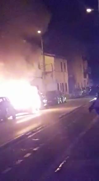 Queman el coche del portavoz de VOX en Ayuntamiento de Salt (Cataluña) tras varias amenazas (2)