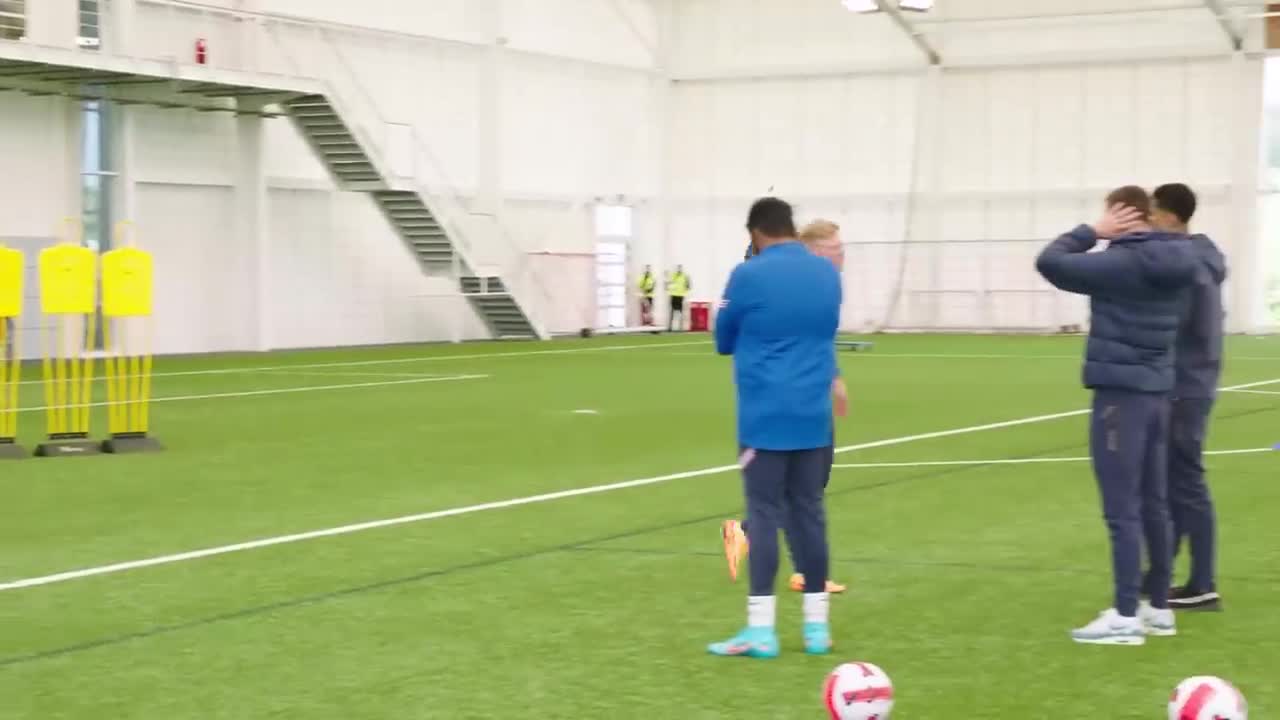 Rob Beckett STUNS the England Squad!🔥 🤯 | Rob and Romesh take on the Three Lions!