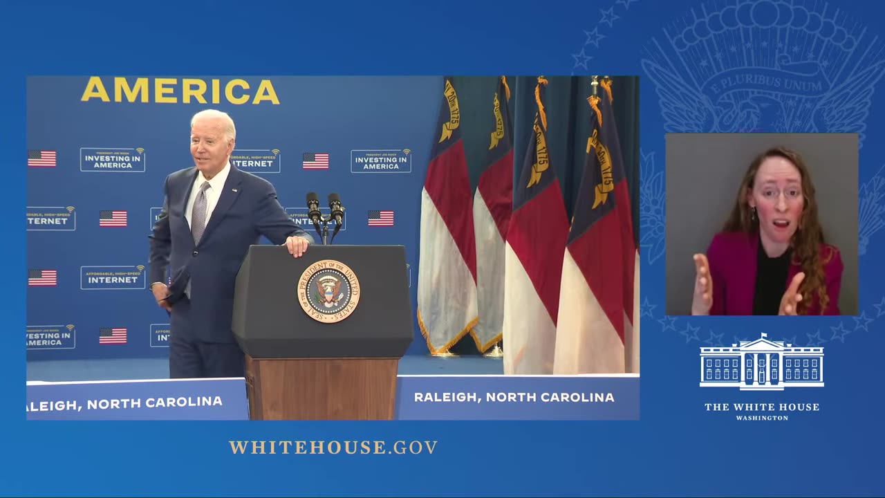 biden wanders from podium