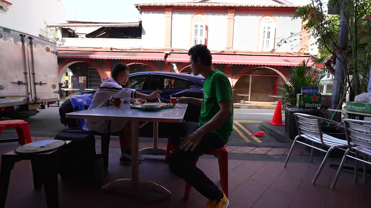 Indian Street Food in Singapore!! KING OF CHAPATI - Best Food in Little India!!