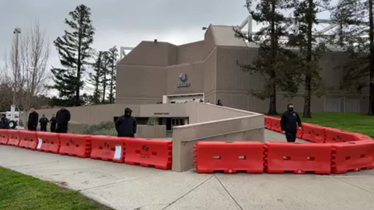 Live - UC Davis - TPUSA - Fascist Trying To Shut Down Free Speech