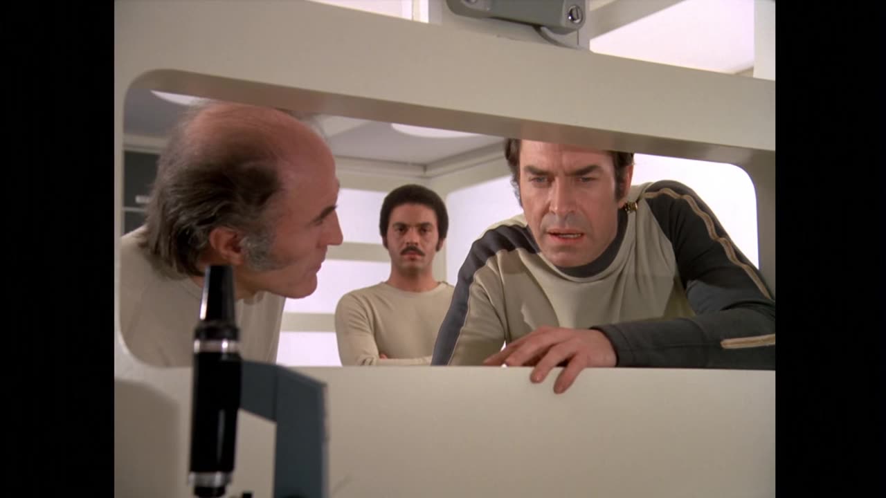 Space 1999 S01 E19 Ring Around the Moon