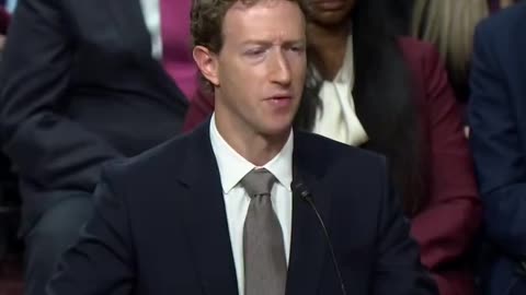 "How Is That Going?" Applause Breaks Out After Mike Lee Corners Mark Zuckerberg