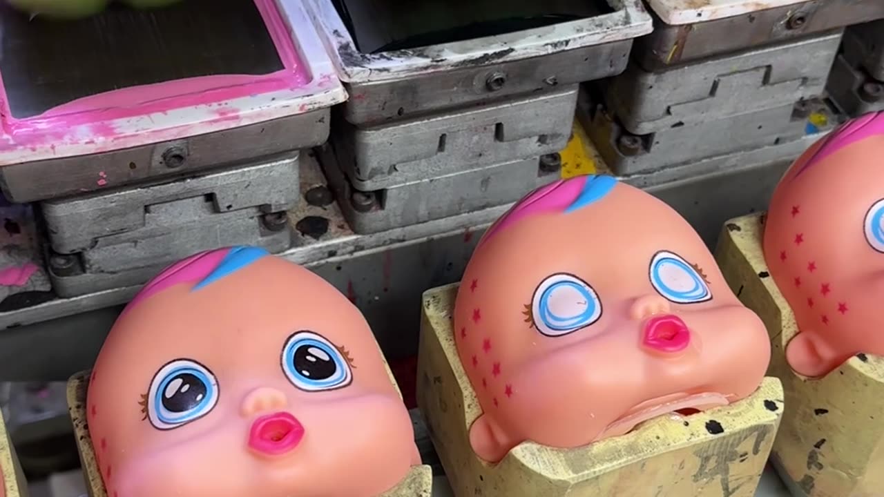 Satisfying Machine Prints Faces on Doll Heads