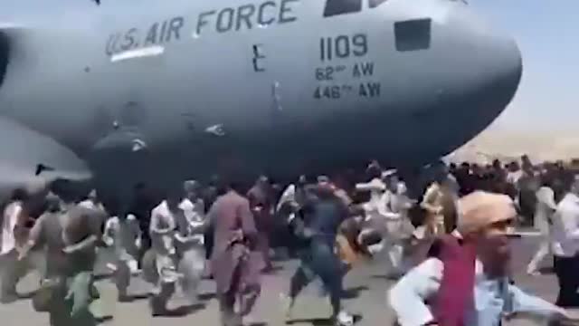 Shocking footage of Afghans falling from sky after clinging to US plane!!!