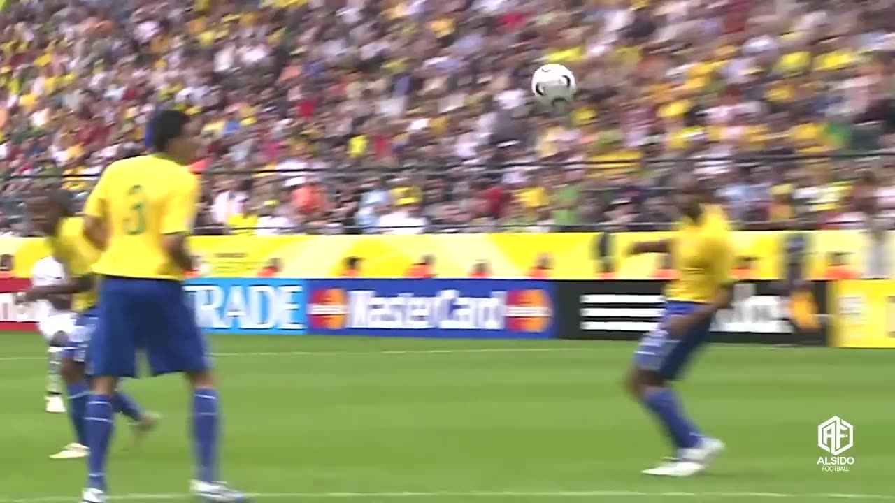 Ronaldo & Ronaldinho Showing their Class in 2006