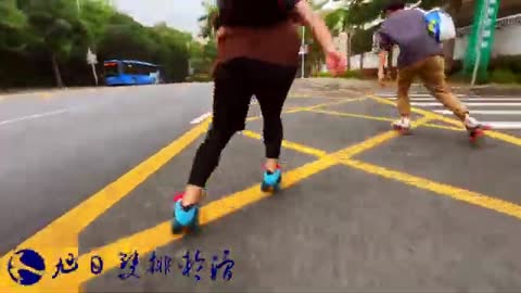 outdoor quad roller skating,let's go out for roller skating._Cut