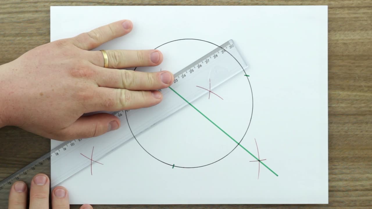 Determinar o centro de uma circunferência dada.