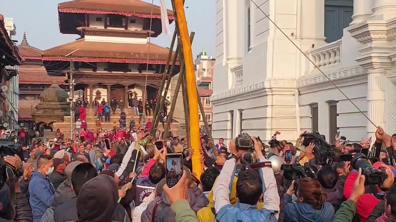 Erection of chir of Holi