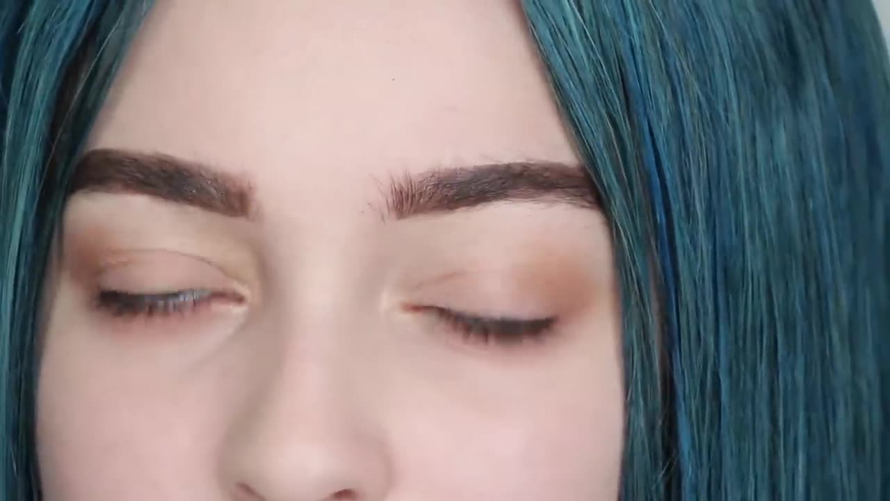 billie ellish makeup