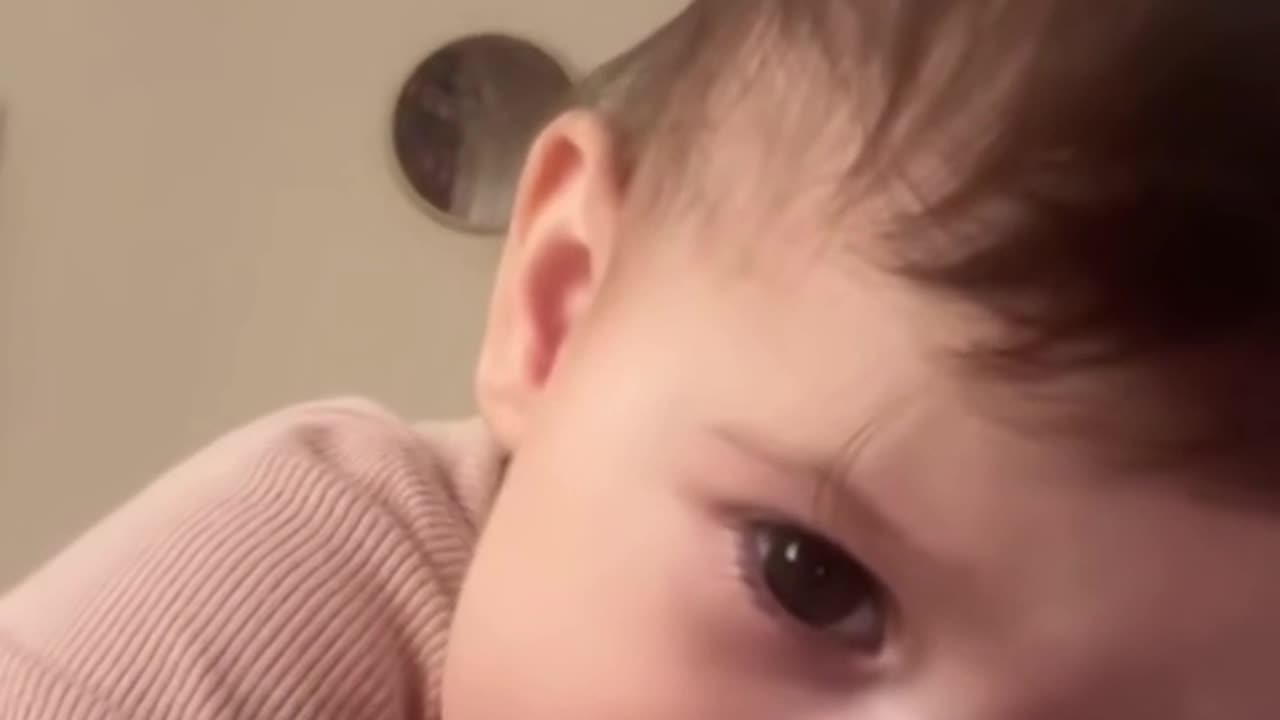 I think the baby👶is calling You Pappa🥰