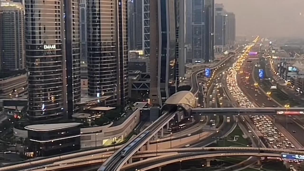 Best View Dubai Metro 🚈 _ #viral #youtubeshorts #daudtvofficial #short