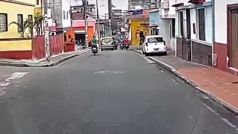 Video de menor que se salvó de ser arrollada en Bucaramanga