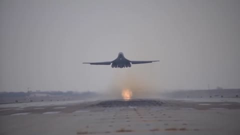 Stunning Video of B-1 Lancer in Action • Takeoff & Landing [Training Footage]1