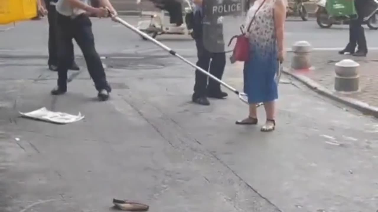 Police Caught a women with knife
