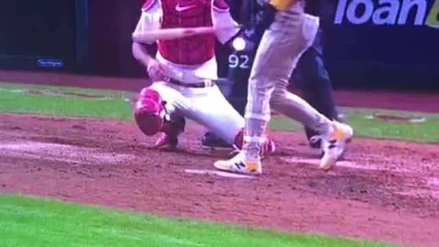 Philadelphia Phillies are struggling in the 9th inning vs San Diego padres