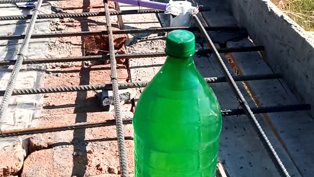 New Fantastic Trick in roof linter | This bottle create a big gay water flowing when rain coming