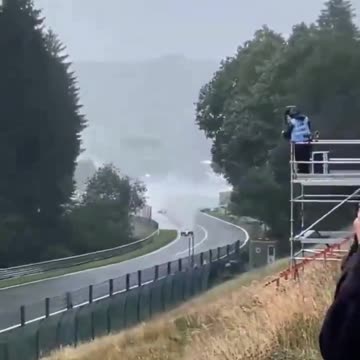 Piloto de 18 anos morre após sofrer acidente em corrida