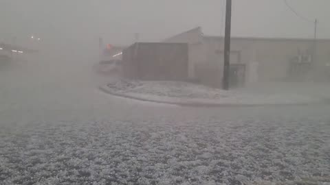 🚨Warning: Strong wind, hail in Sherman, Texas