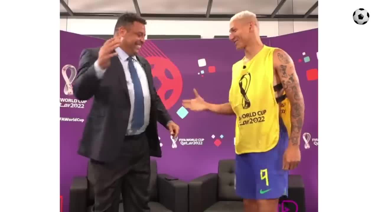 đŸ˜‚Richarlison Teaching Cute Ronaldo The Pigeon Dance After Brazil vs South Korea!