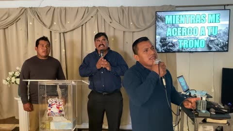 Hombres de Dios alabando a Dios