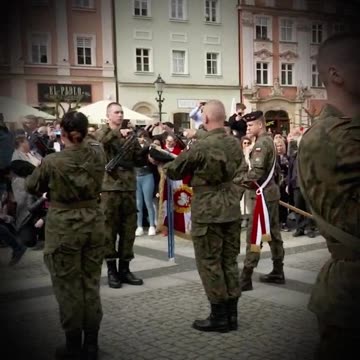 Poles take the oath.