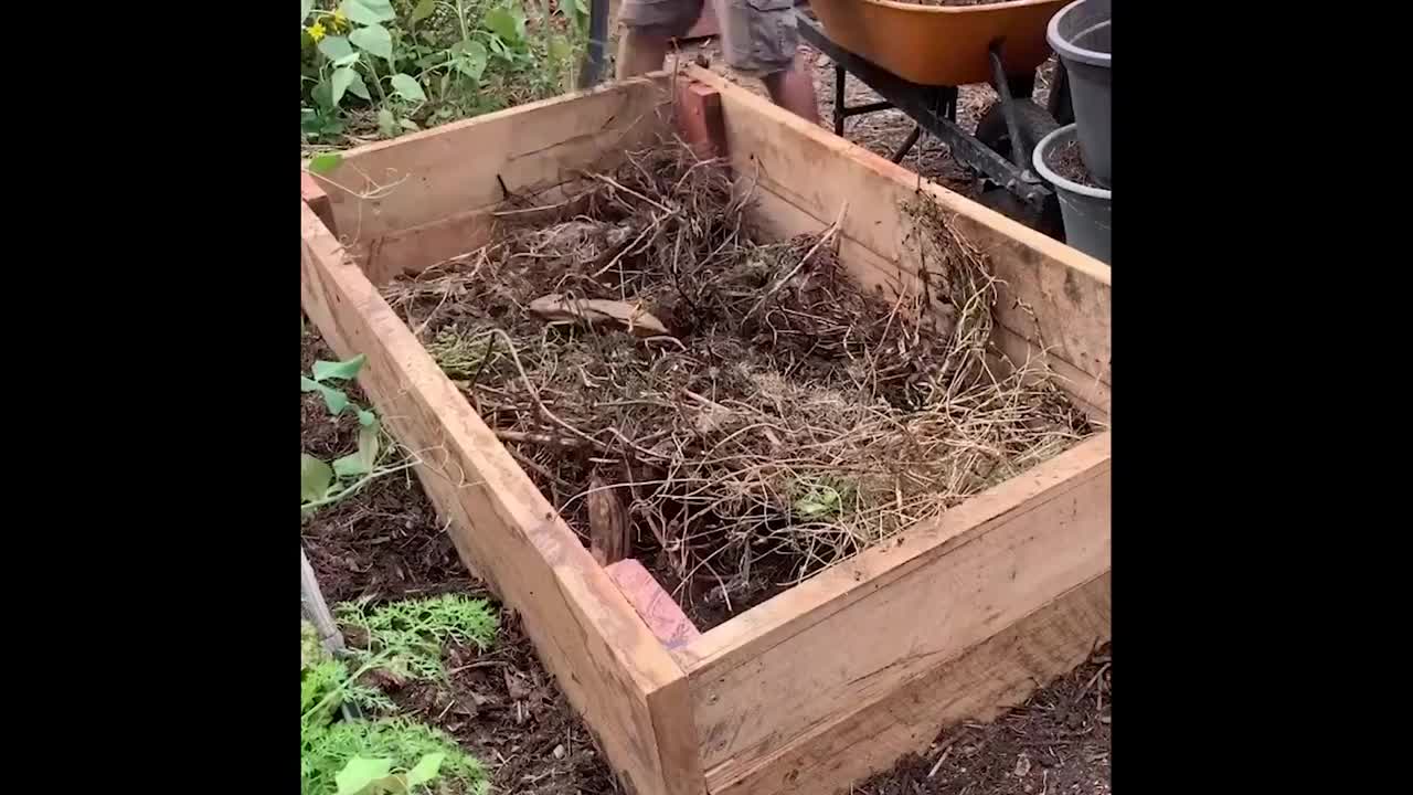 Ideas for bed gardens-Pallets, gardening tools and tips