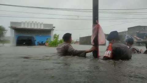 the current condition of the process of evacuating residents in one of the housing complexes