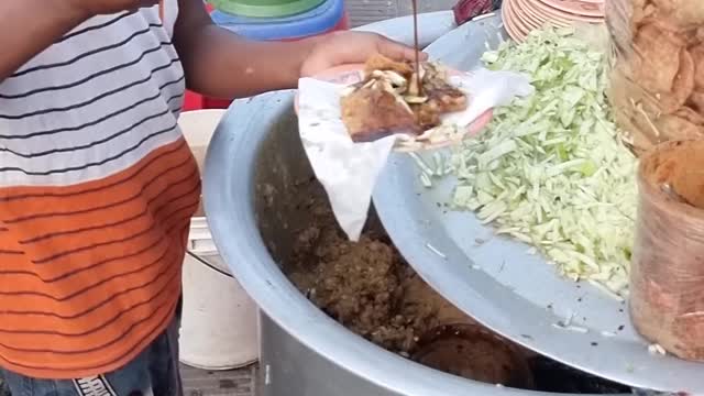 8 years old selling spicy panipuri in street, tranding in tik-tok