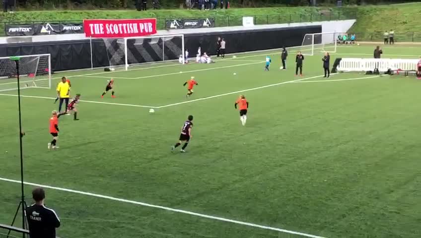 Watch the professional moves of these 10 year old team
