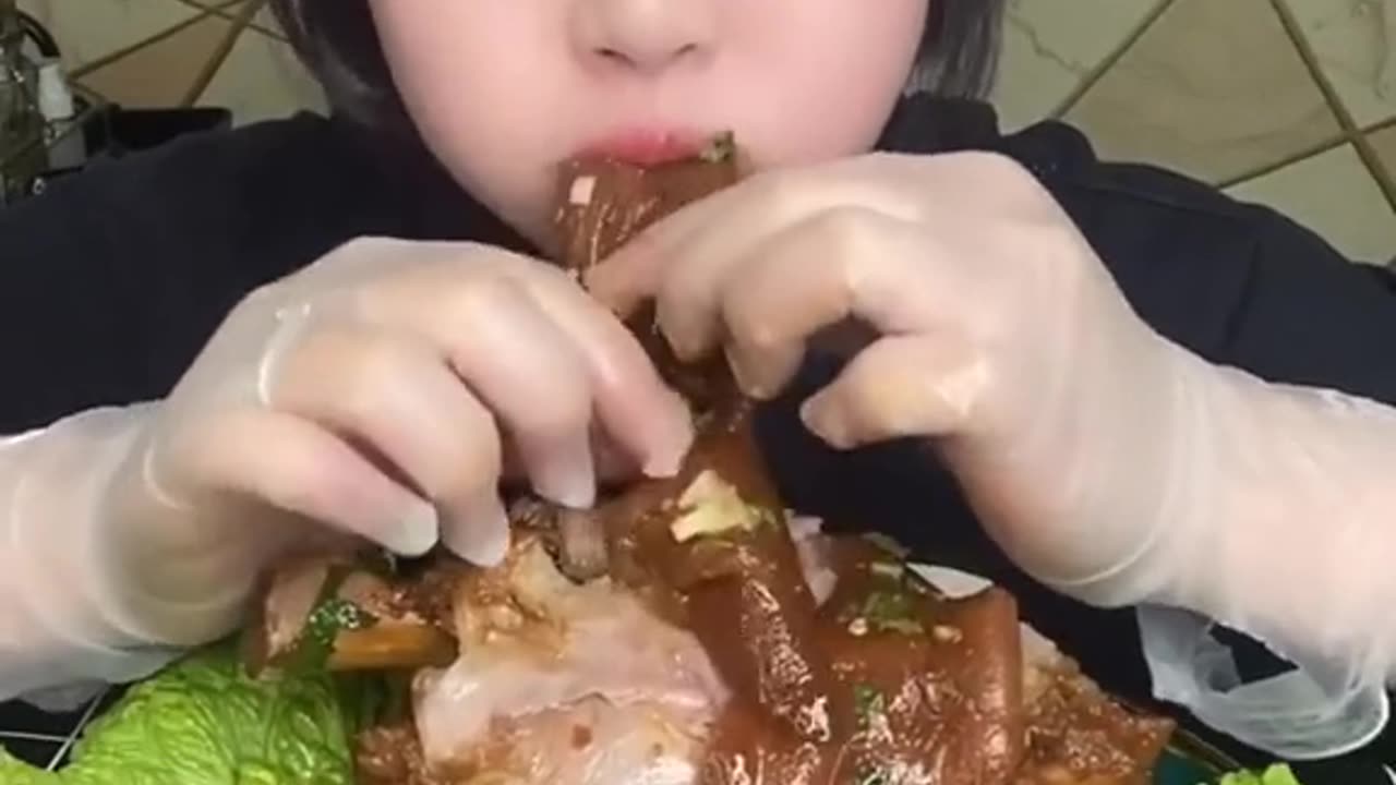 chinese women eating a food#chinse eat the animal