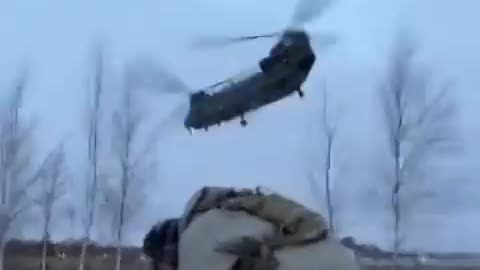 Ukrainians Training On Chinooks While in the UK