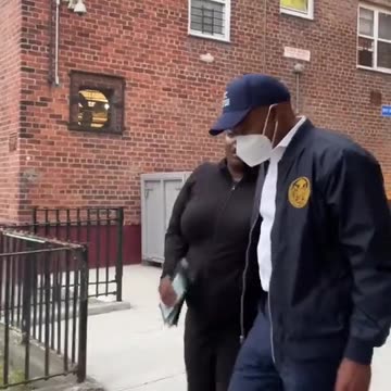 masks to @NYCHA residents during the ongoing #AirQualityHealthAdvisory in New York City.