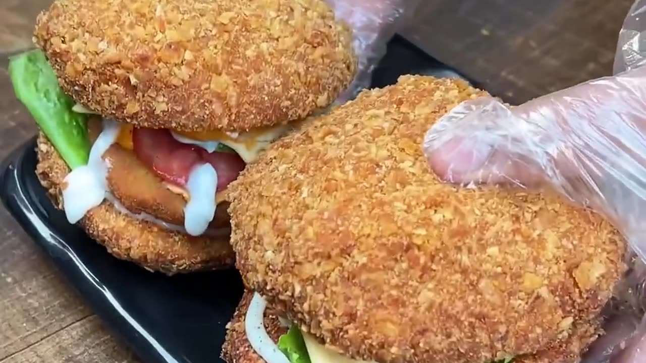 Crispy Burger 🍔 in Delhi 🔥