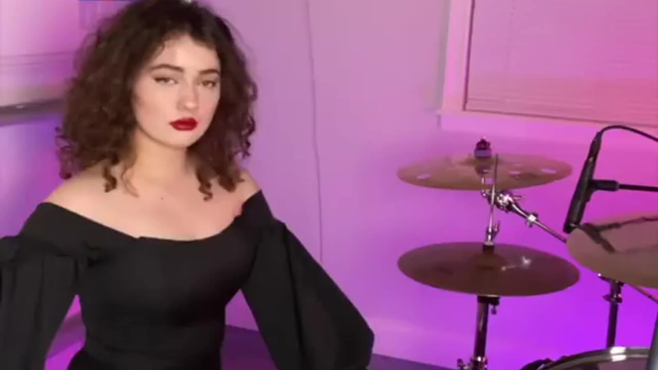 sexy Drummer girl