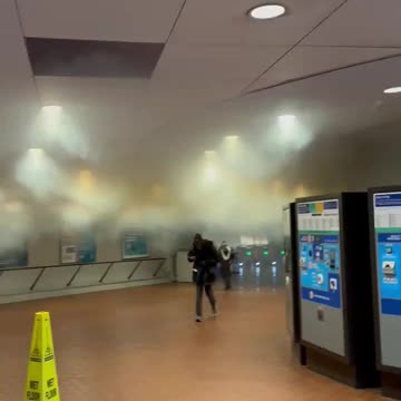 Doniesienia z ostatniej chwili: głośne eksplozje i dym wydobywający się z metra w Waszyngtonie