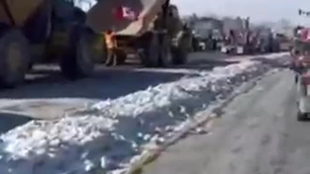 Canada: Huge machinery join the convoy for freedom!