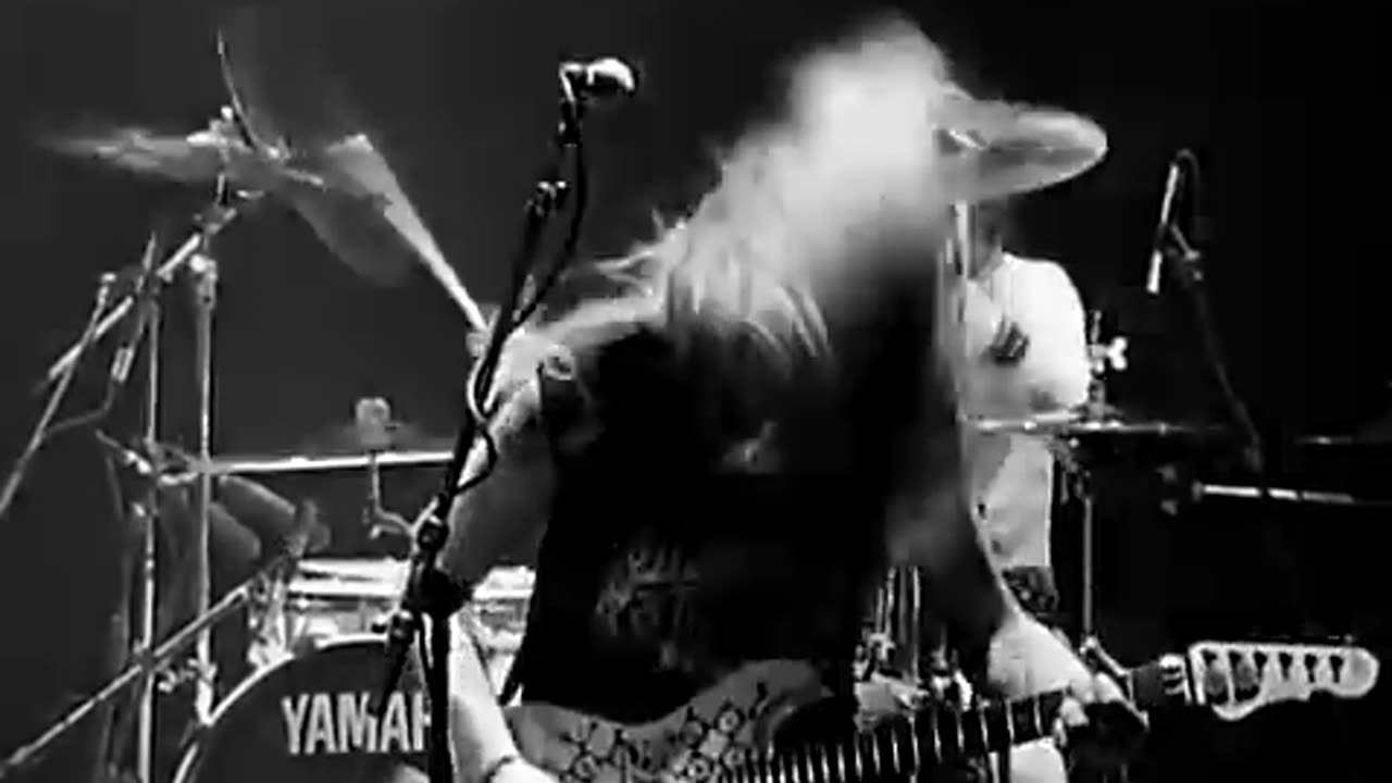 Alice In Chains - Bleed The Freak