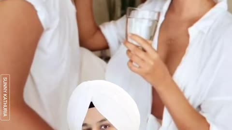 Cow help friend cow please share this video. #viral