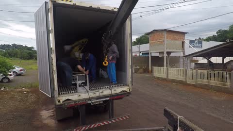 Descarregando o Robô, colocando no lugar onde irá trabalhar