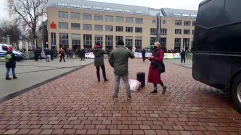 Frauen Bustour Demo in Trier mit Eva Rosen und Sandra Wpunkt am 12.12.2020