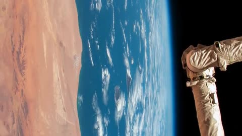 Sobrevolando un desierto desde el Espacio